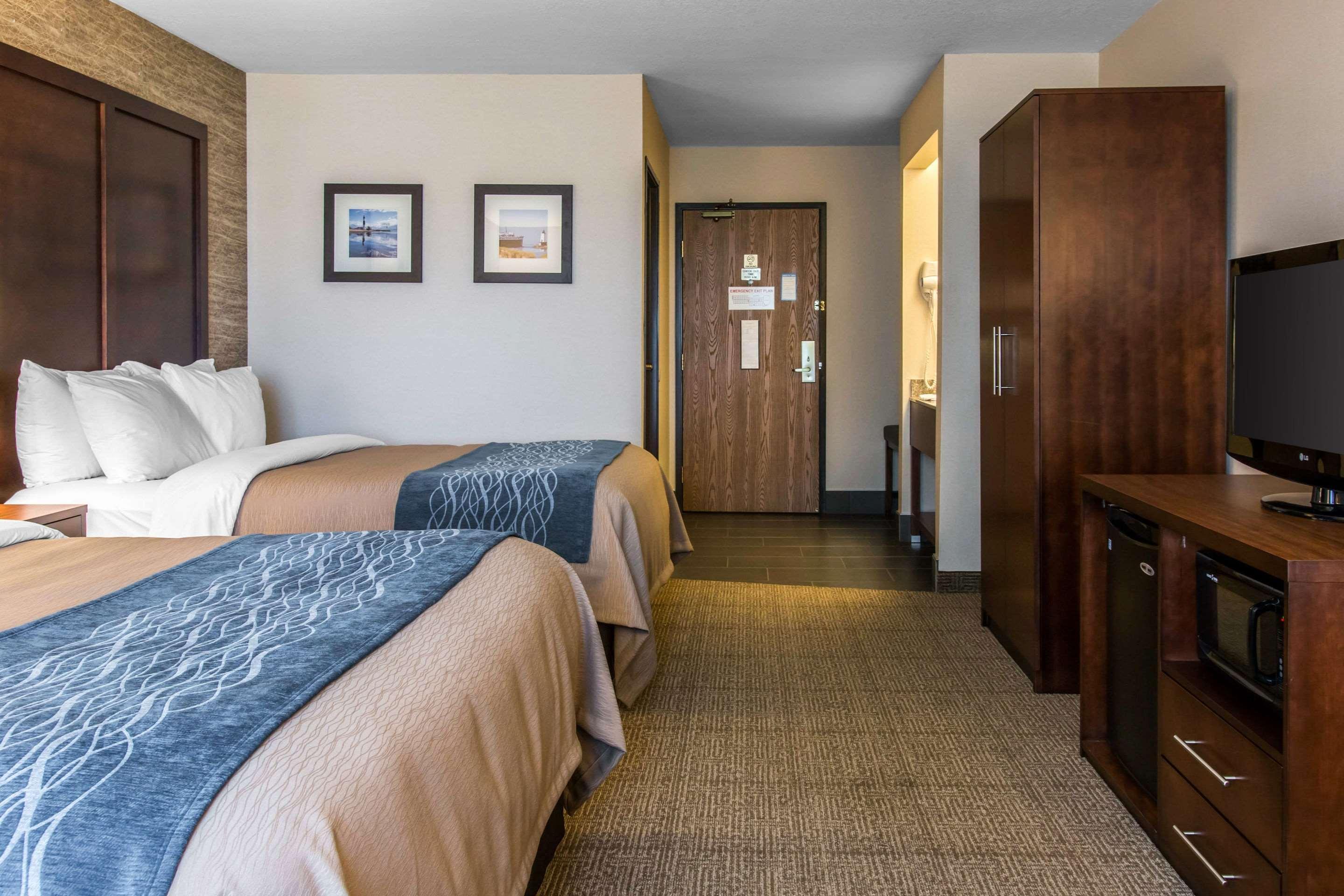 Comfort Inn Ludington Near Us-10 Экстерьер фото