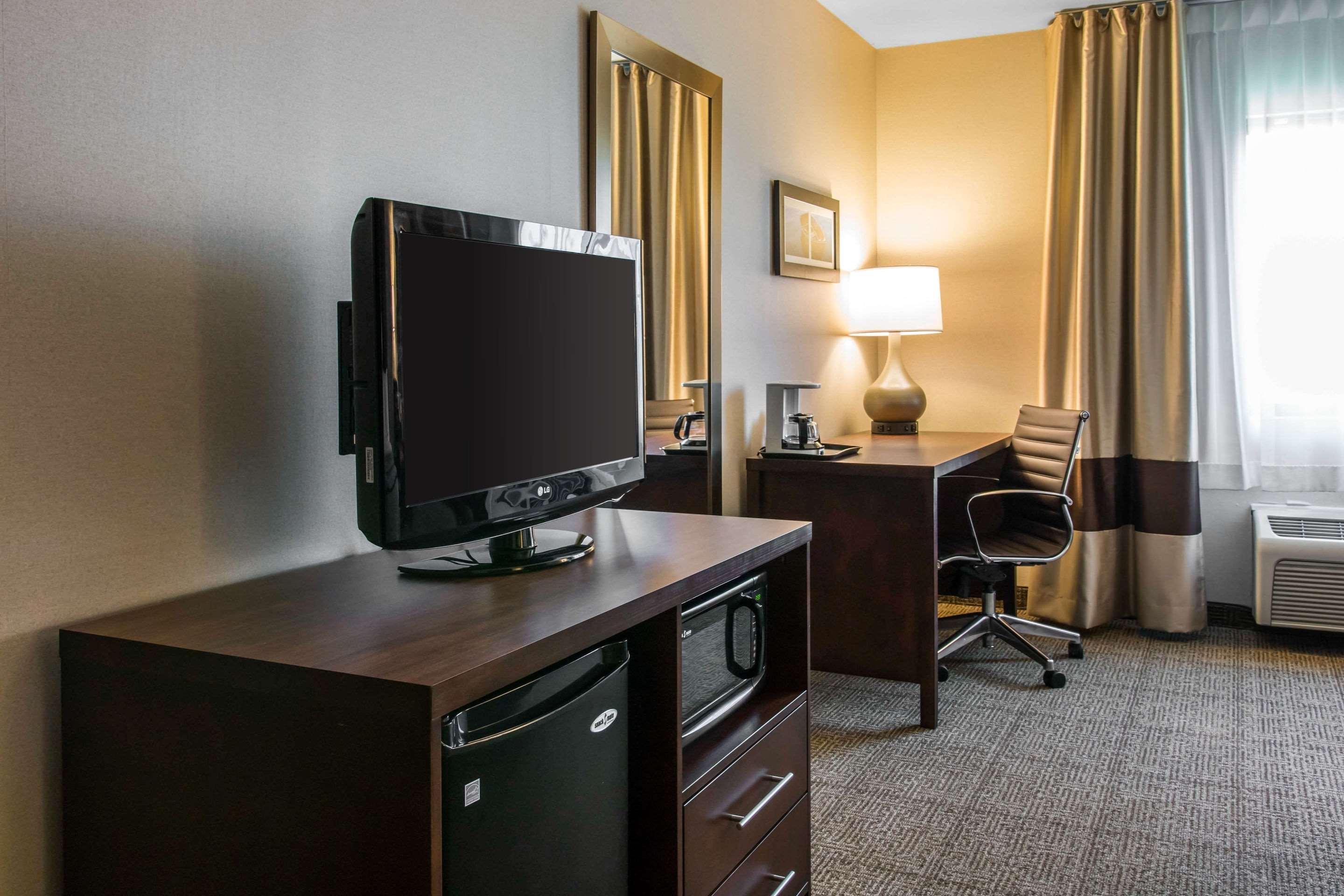Comfort Inn Ludington Near Us-10 Экстерьер фото