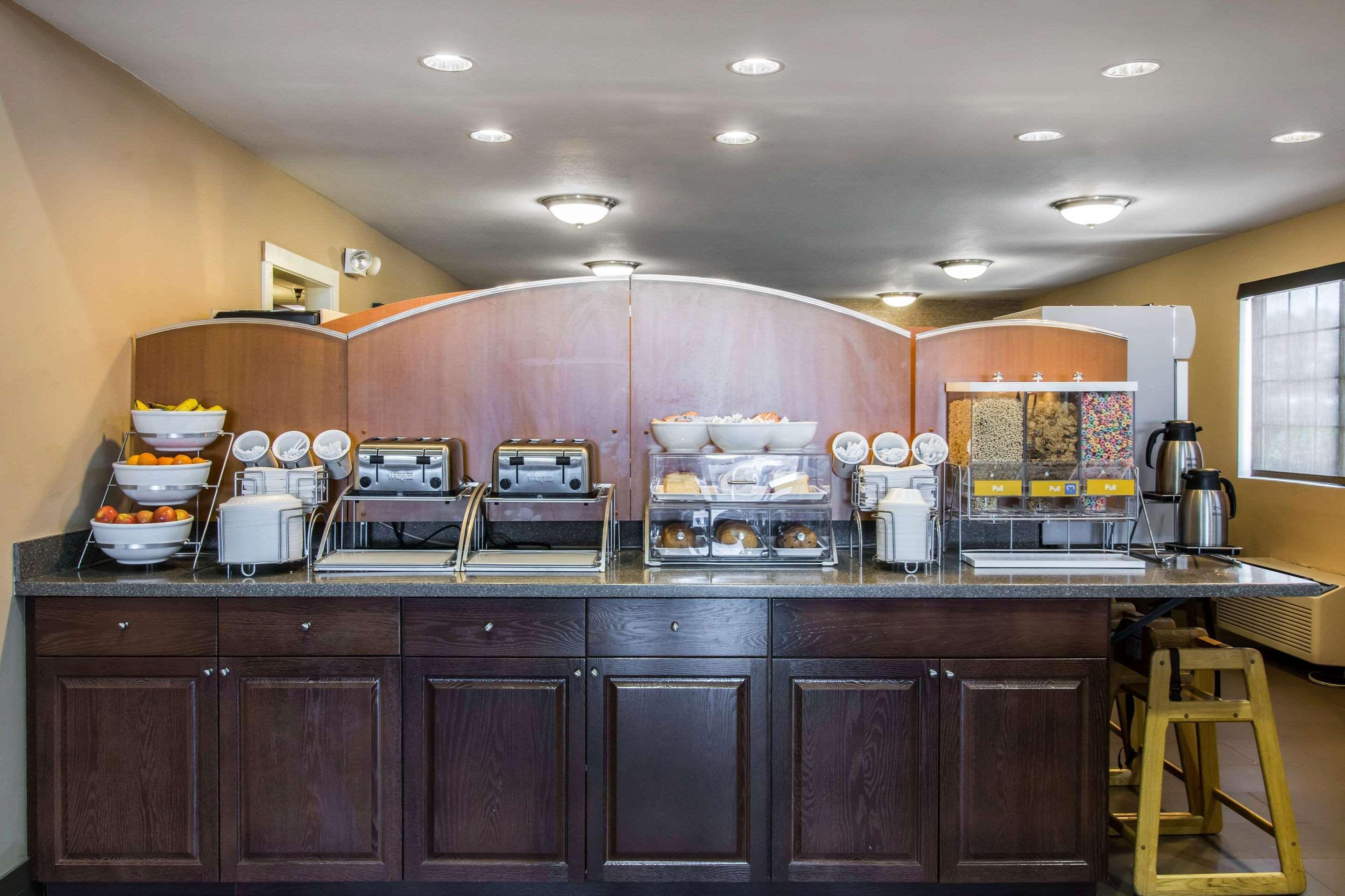 Comfort Inn Ludington Near Us-10 Экстерьер фото