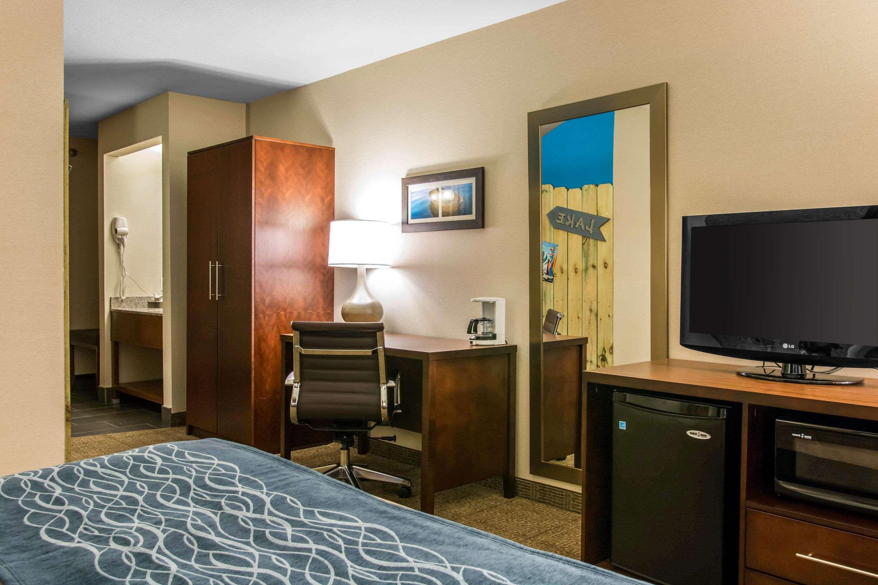 Comfort Inn Ludington Near Us-10 Экстерьер фото