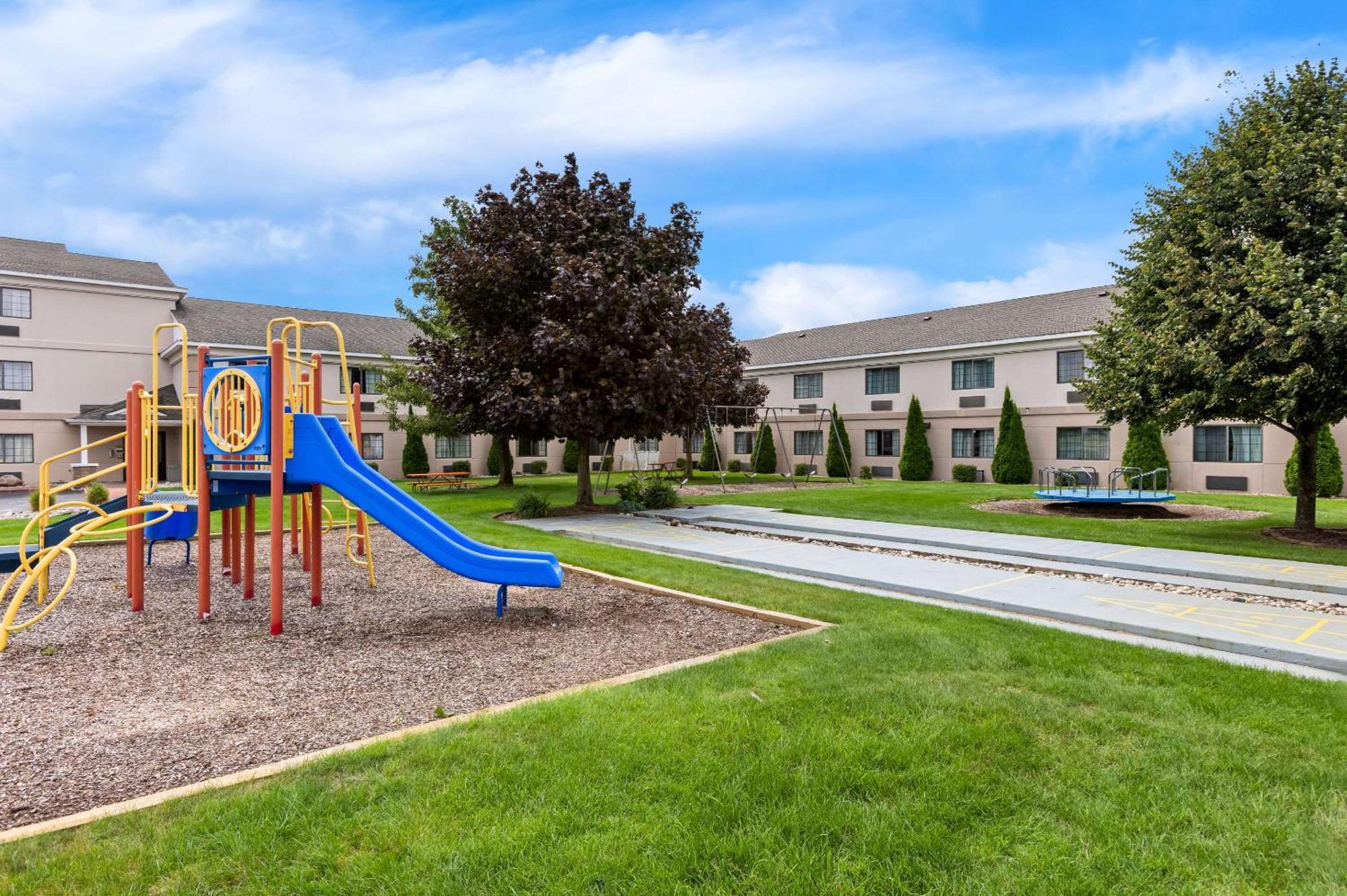 Comfort Inn Ludington Near Us-10 Экстерьер фото