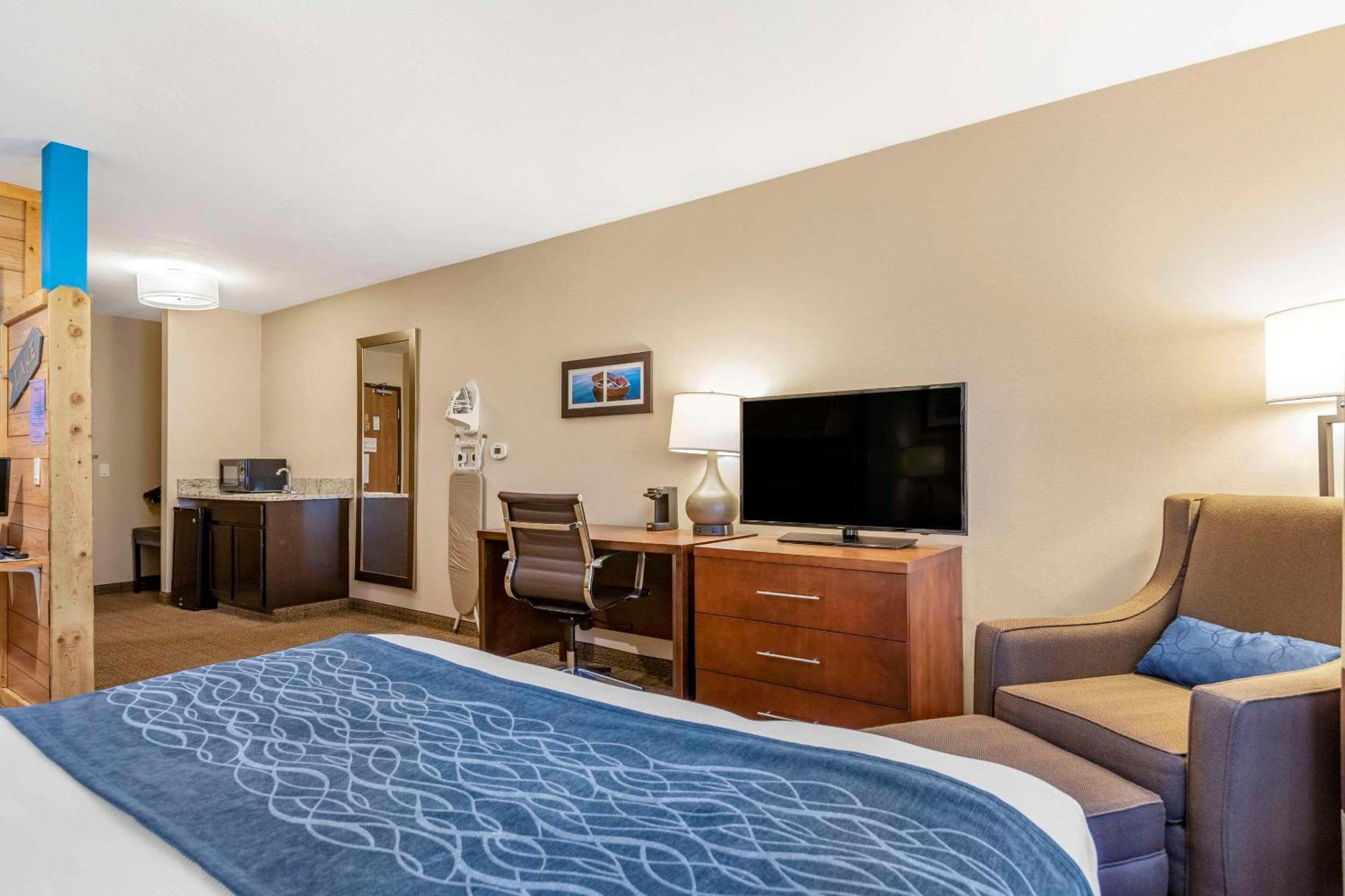 Comfort Inn Ludington Near Us-10 Экстерьер фото