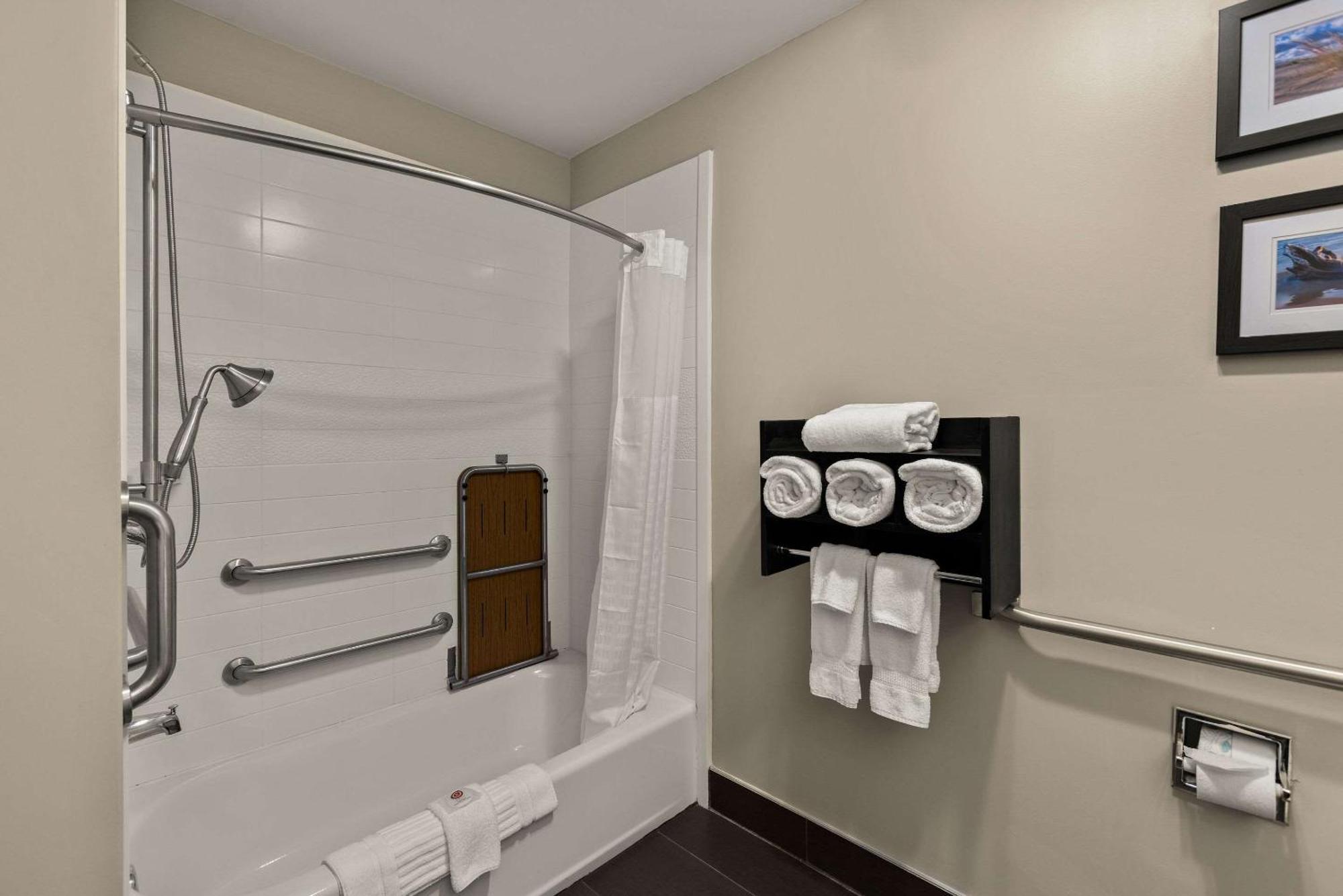 Comfort Inn Ludington Near Us-10 Экстерьер фото