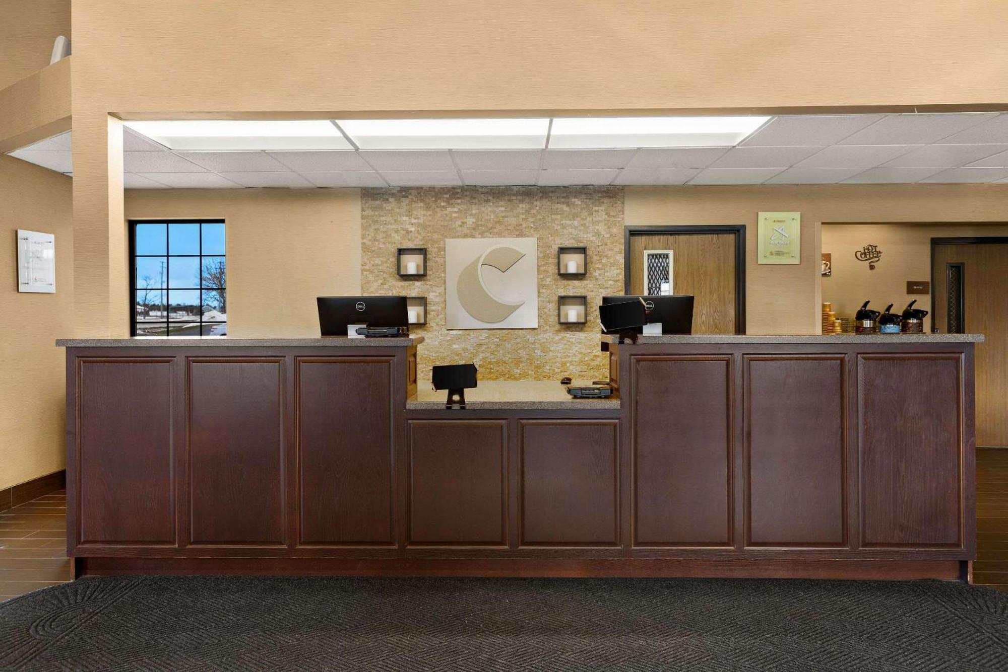 Comfort Inn Ludington Near Us-10 Экстерьер фото