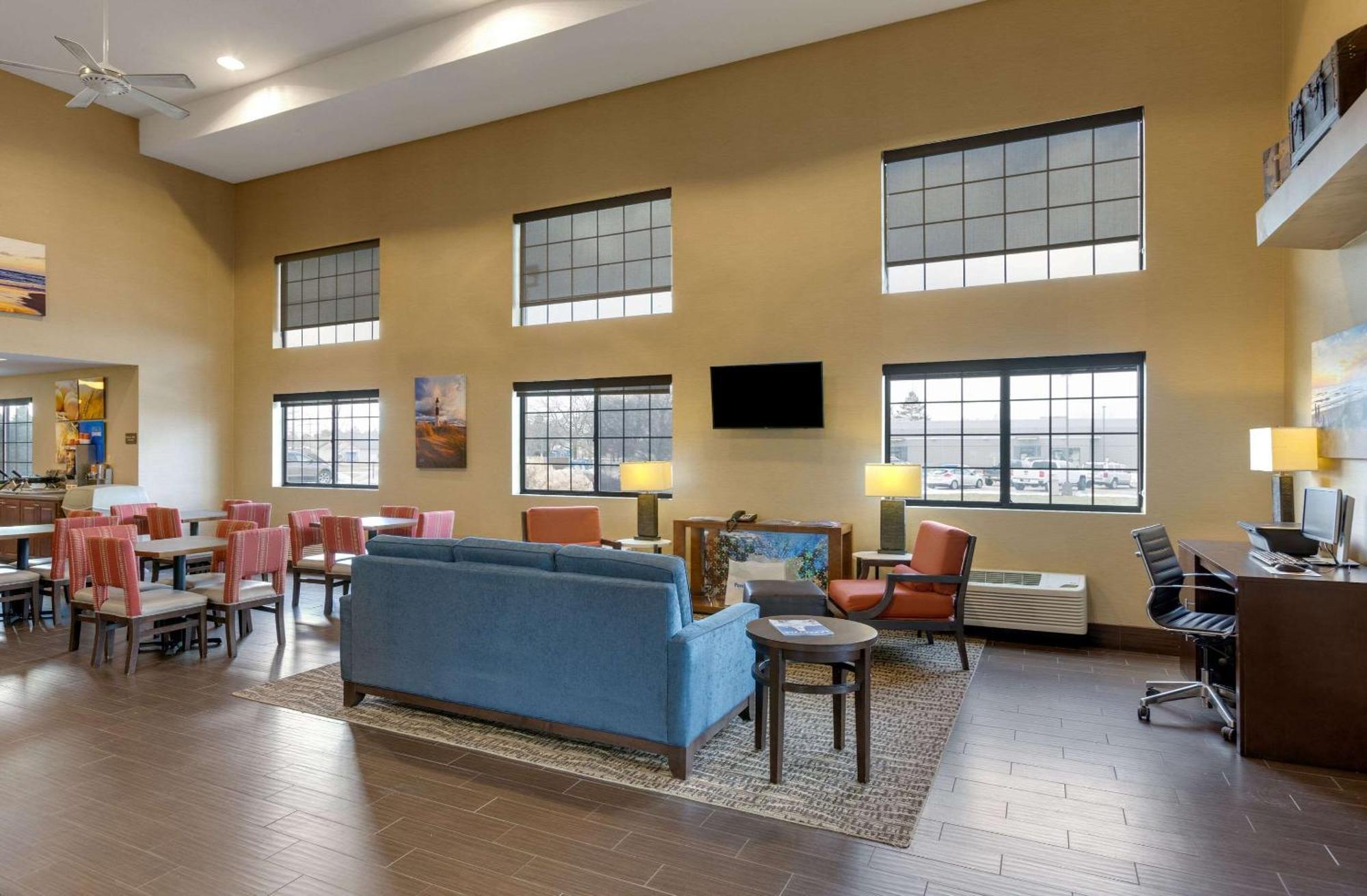 Comfort Inn Ludington Near Us-10 Экстерьер фото