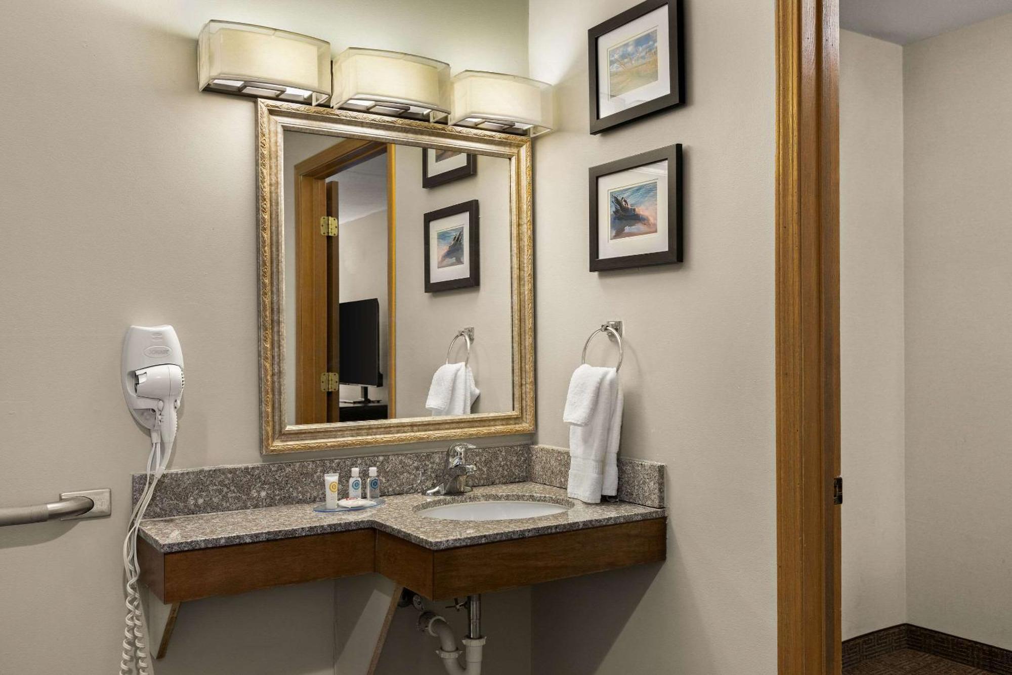 Comfort Inn Ludington Near Us-10 Экстерьер фото