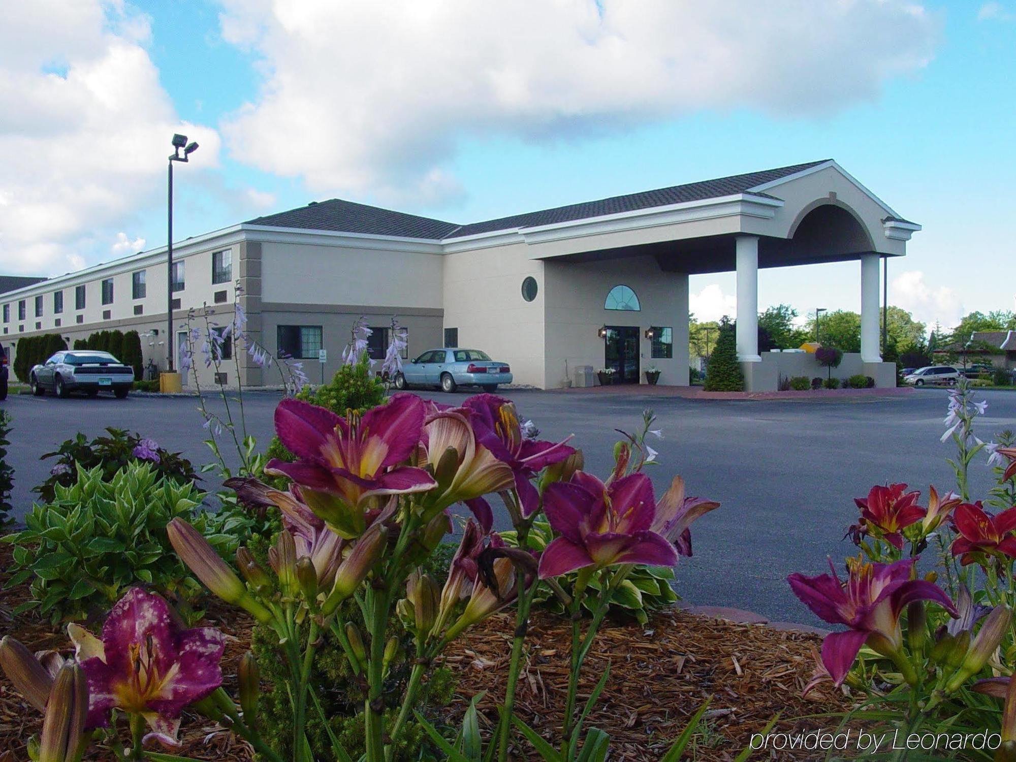 Comfort Inn Ludington Near Us-10 Экстерьер фото