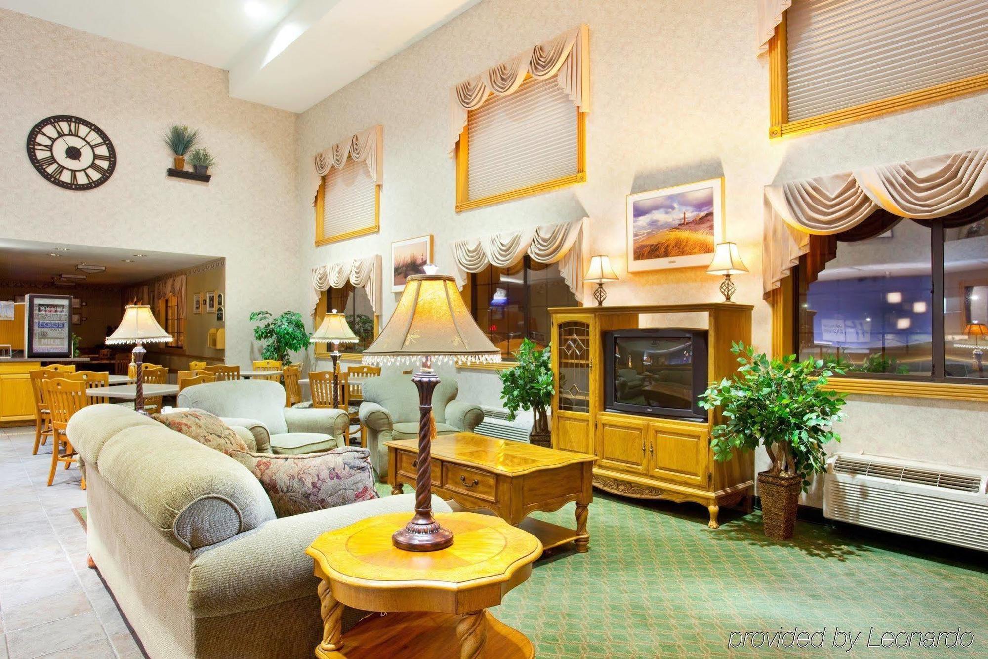 Comfort Inn Ludington Near Us-10 Экстерьер фото